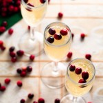 sprakling-juice-or-wine-gelee-with-cranberries